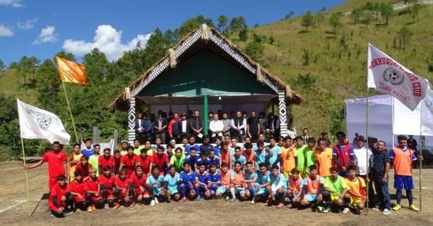 Nyusietho Nyuthe, Advisor for New and Renewable Energy & NSDMA, DYRS Director Kethosituo Sekhose, other officials and players of the Rural Sports, Phokhungri Area at Letsam Village near Shilloi Lake. (DIPR Photo)